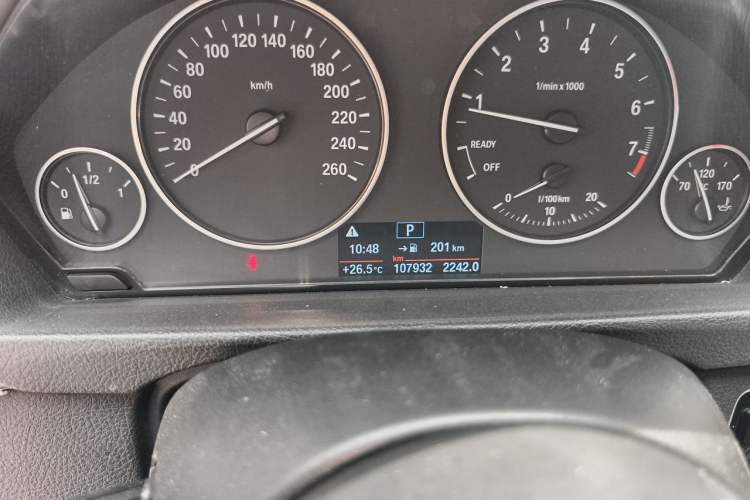 Used BMW 3 Series 2015 320i Luxury Line Stylish Edition Odometer Close Up
