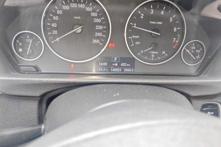 Used BMW 3 Series 2015 316Li Fashion Model Odometer Close Up