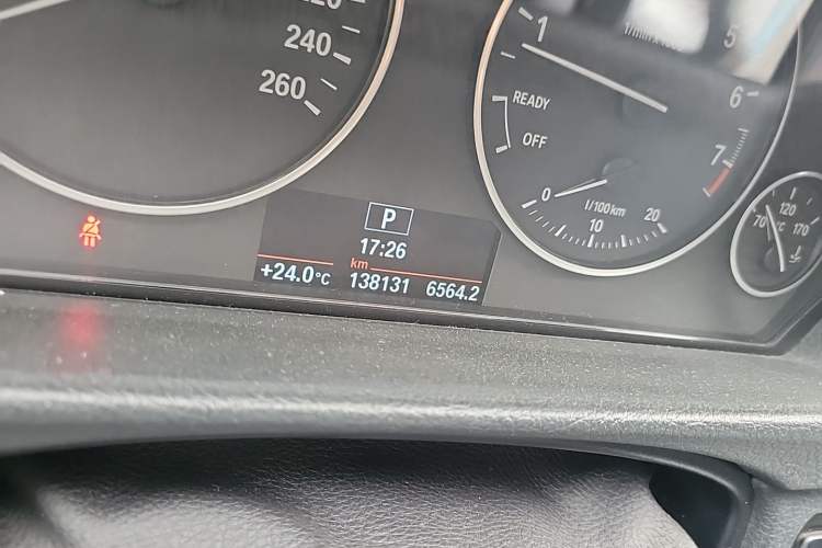 Used BMW 3 Series 2015 316i Active Edition Odometer Close Up