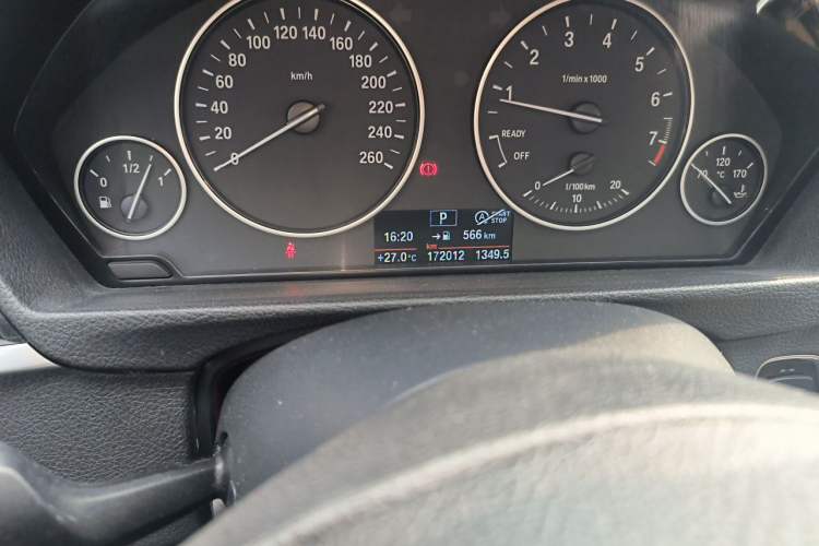 Used BMW 3 Series 2015 320Li Luxury Edition Fashion Model Odometer Close Up