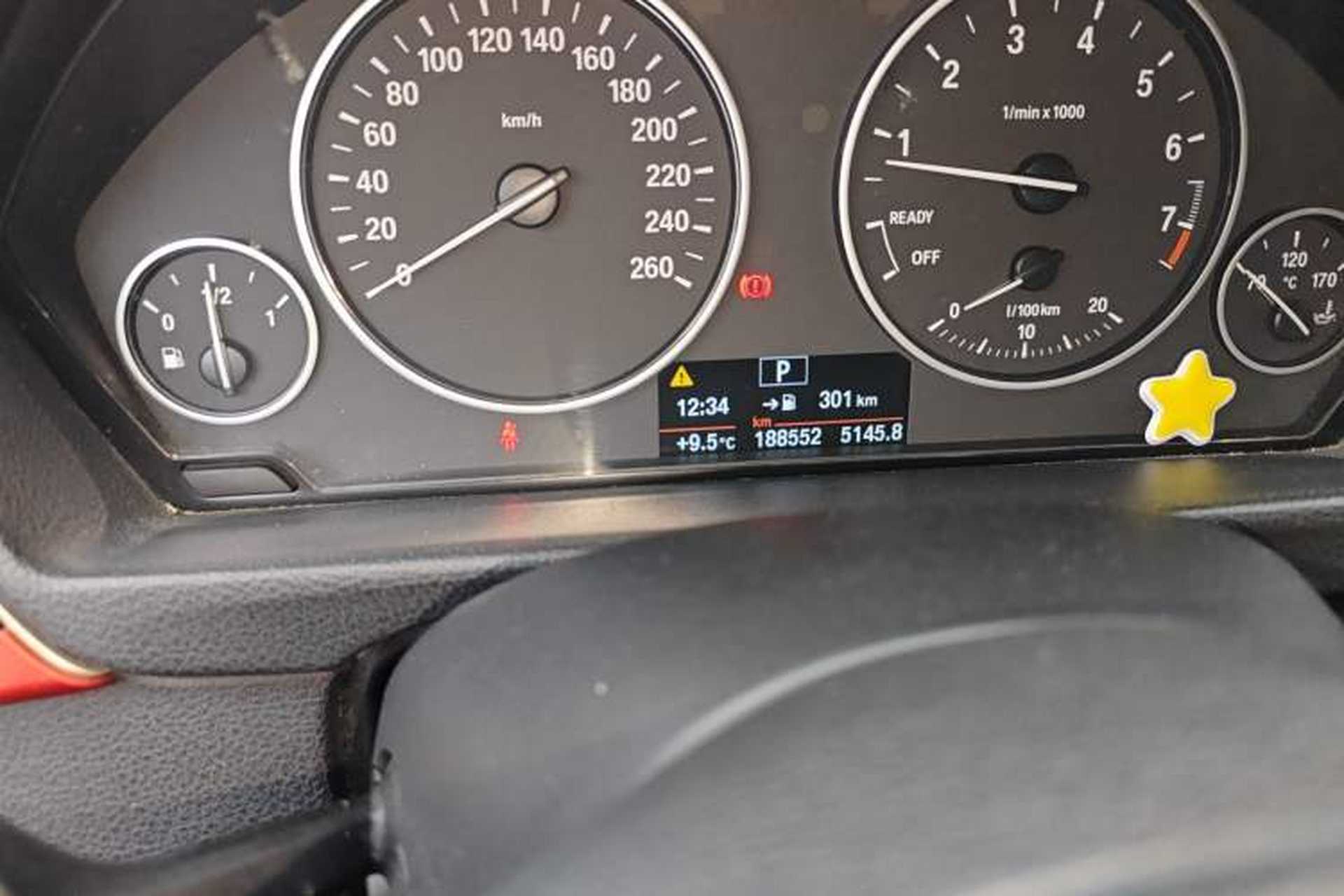 Used BMW 3 Series 2015 320Li Luxury Edition Fashion Model Odometer Close Up