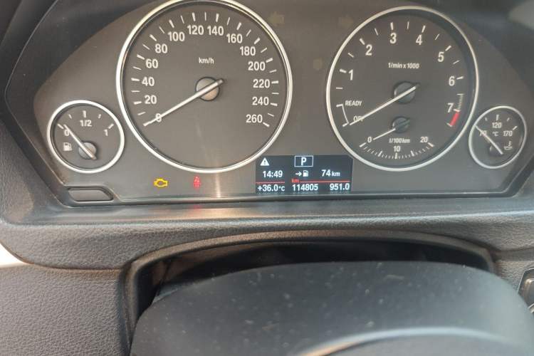 Used BMW 3 Series 2015 320Li Luxury Edition Fashion Model Odometer Close Up