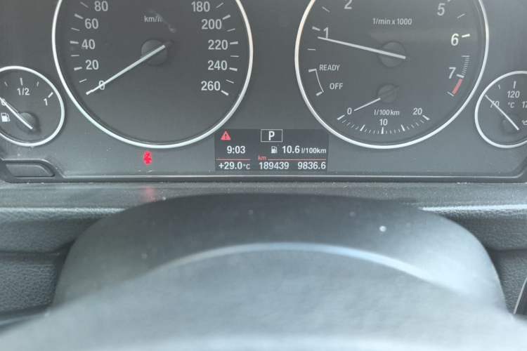 Used BMW 3 Series 2015 316Li Fashion Model Odometer Close Up