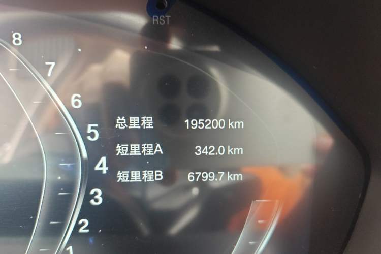 Used BMW 3 Series 2015 316Li Fashion Model Odometer Close Up