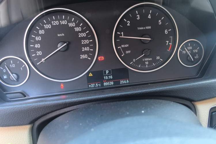 Used BMW 3 Series 2015 320i Active Edition Odometer Close Up
