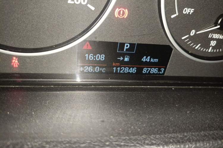 Used BMW 3 Series 2015 320Li Luxury Edition Fashion Model Odometer Close Up