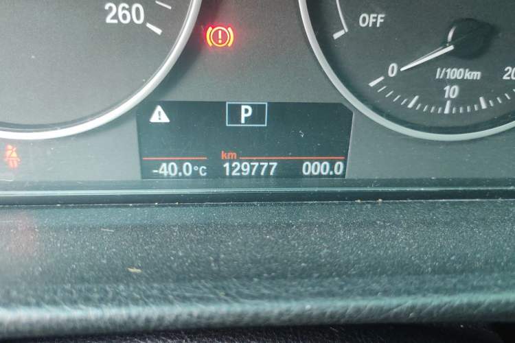 Used BMW 3 Series 2015 316i Active Edition Odometer Close Up