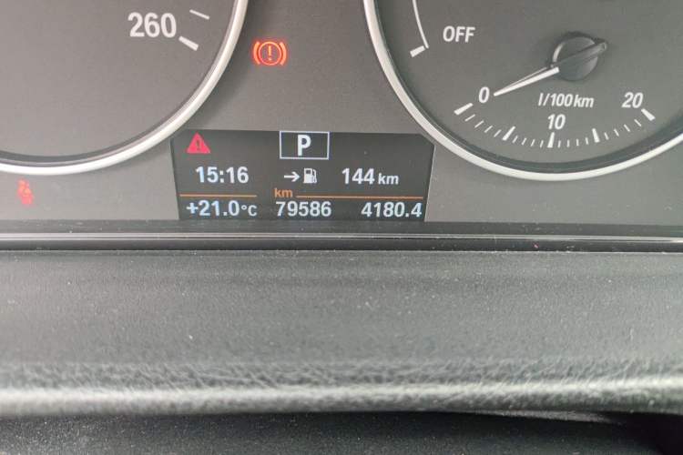 Used BMW 3 Series 2015 316Li Fashion Model Odometer Close Up