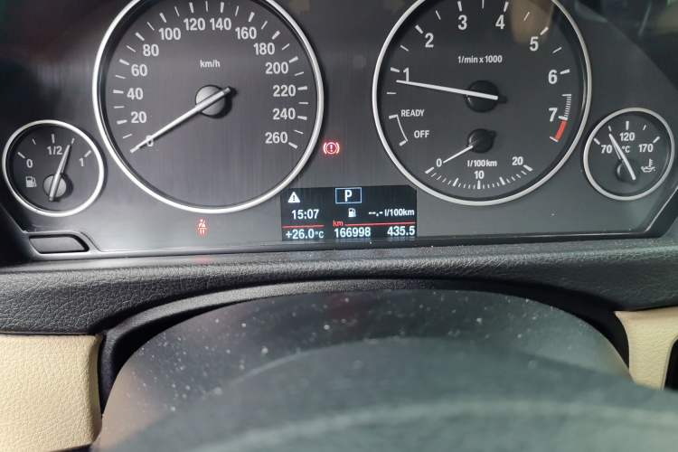 Used BMW 3 Series 2015 320Li Luxury Edition Fashion Model Odometer Close Up