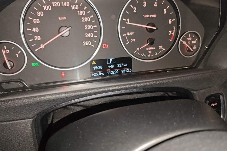 Used BMW 3 Series 2015 316i Active Edition Odometer Close Up
