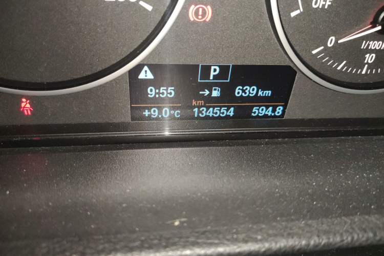 Used BMW 3 Series 2015 320i Luxury Line Stylish Edition Odometer Close Up