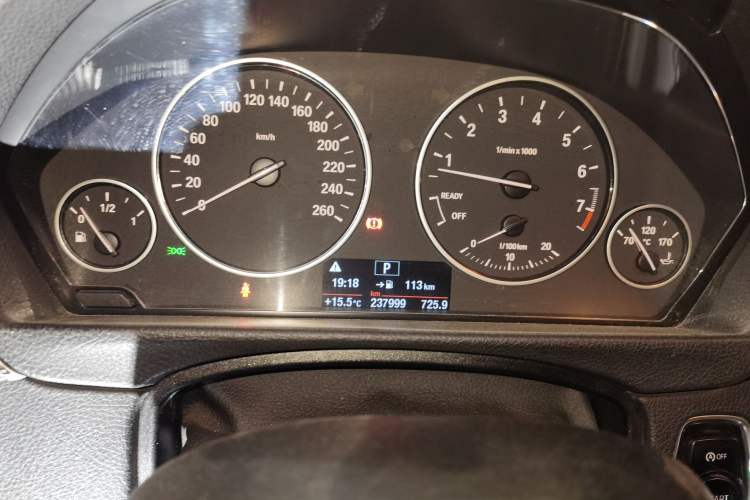 Used BMW 3 Series 2015 320i Fashion Model Odometer Close Up