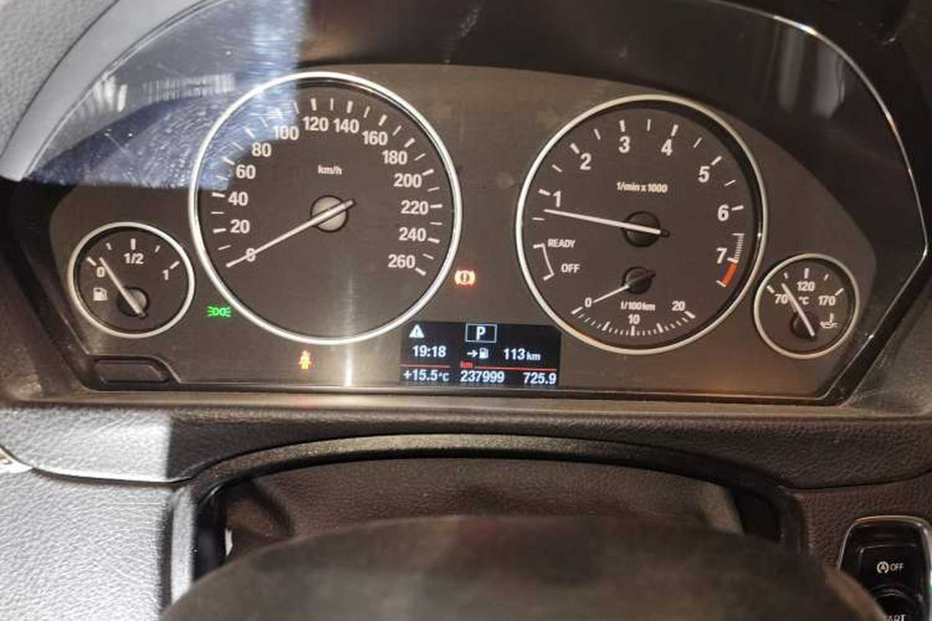 Used BMW 3 Series 2015 320i Fashion Model Odometer Close Up
