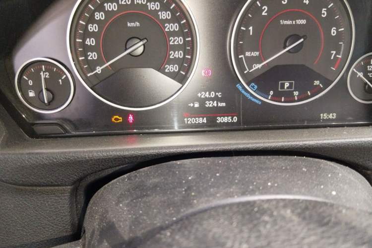 Used BMW 3 Series 2015 320i Sport Design Package Odometer Close Up