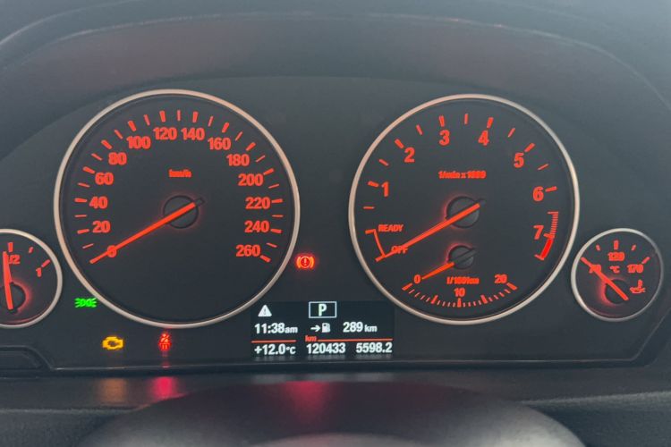 Used BMW 3 Series 2015 320Li Luxury Edition Fashion Model Odometer Close Up
