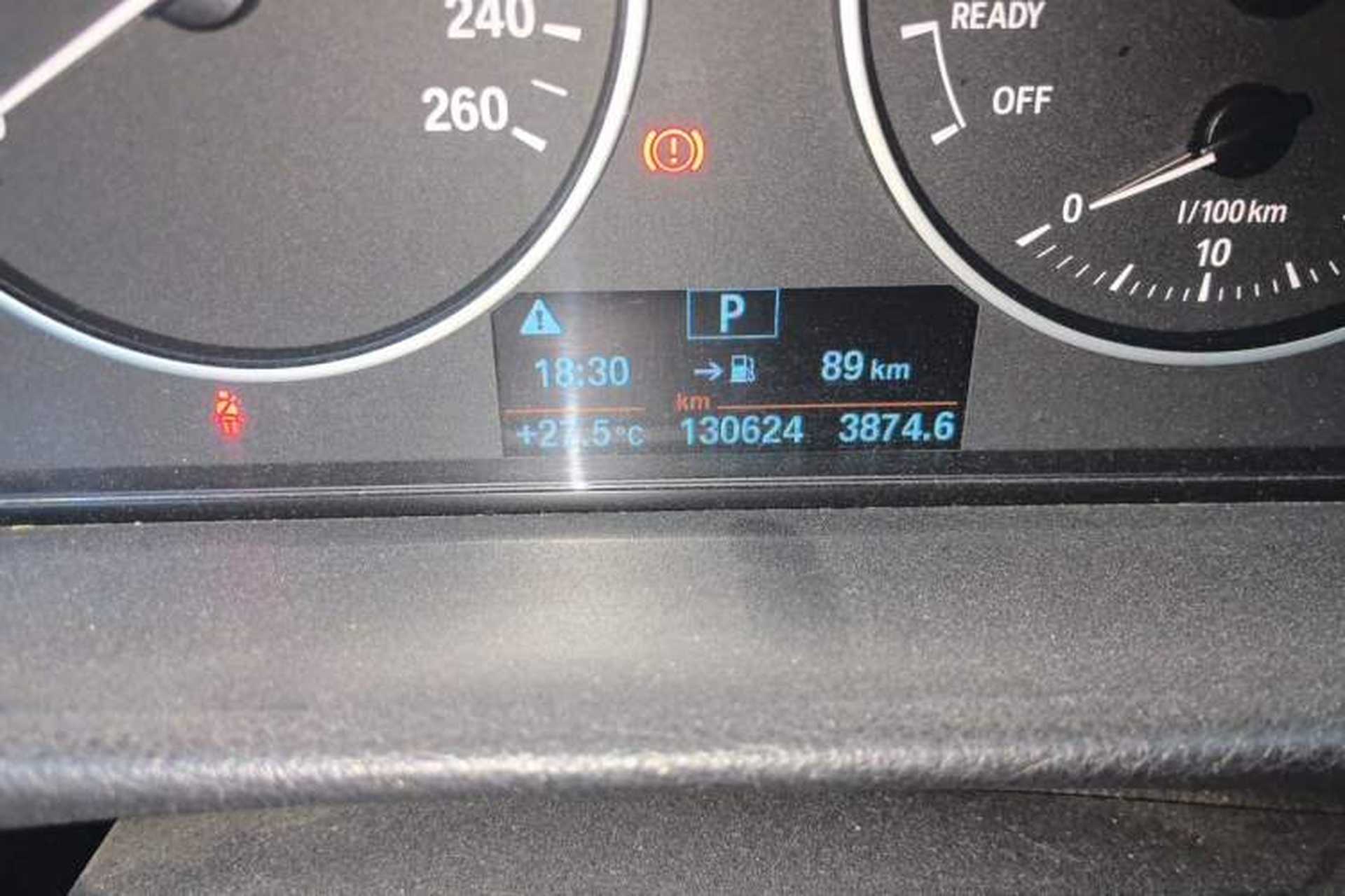 Used BMW 3 Series 2015 320Li Luxury Edition Fashion Model Odometer Close Up