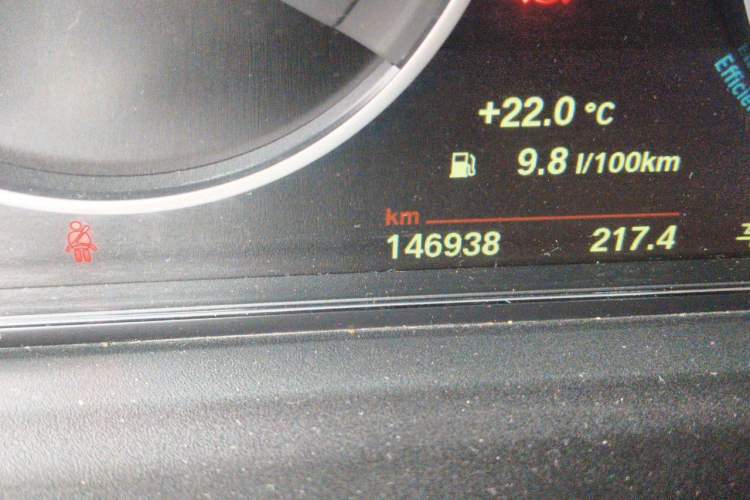 Used BMW 3 Series 2015 320Li Luxury Design Package Odometer Close Up