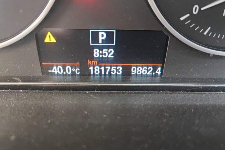 Used BMW 3 Series 2015 316Li Fashion Model Odometer Close Up