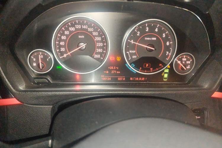 Used BMW 3 Series 2015 320i Luxury Edition Sports Design Package Odometer Close Up