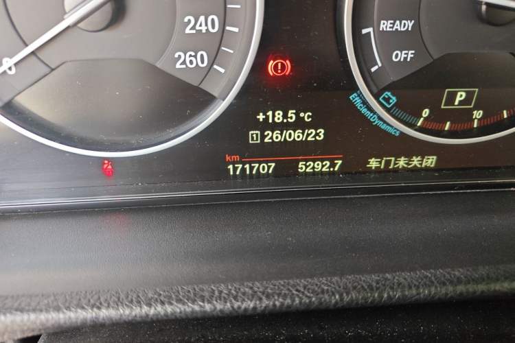 Used BMW 3 Series 2015 320Li Luxury Design Package Odometer Close Up