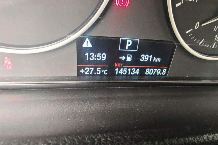 Used BMW 3 Series 2015 320Li Luxury Edition Fashion Model Odometer Close Up