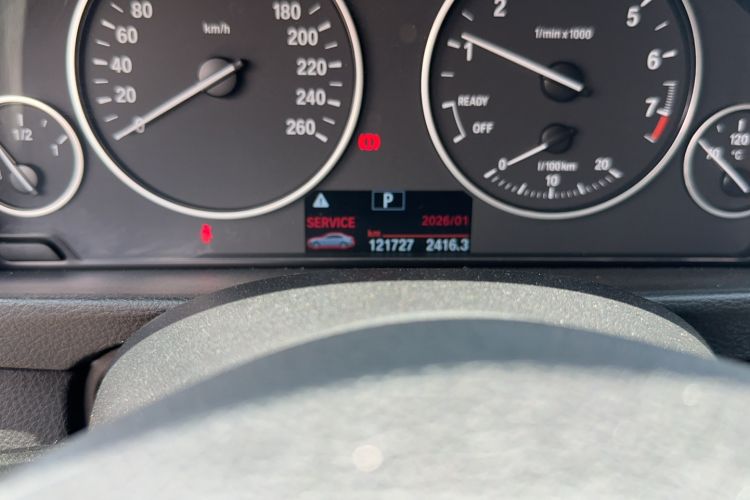 Used BMW 3 Series 2015 320i Fashion Model Odometer Close Up