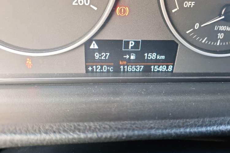 Used BMW 3 Series 2015 320Li Fashion Model Odometer Close Up