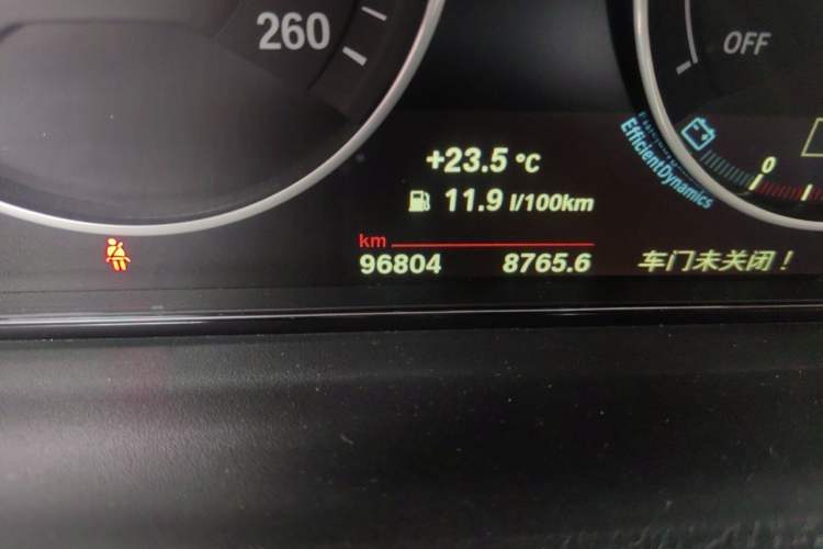 Used BMW 3 Series 2015 320Li Luxury Design Package Premium Edition Odometer Close Up
