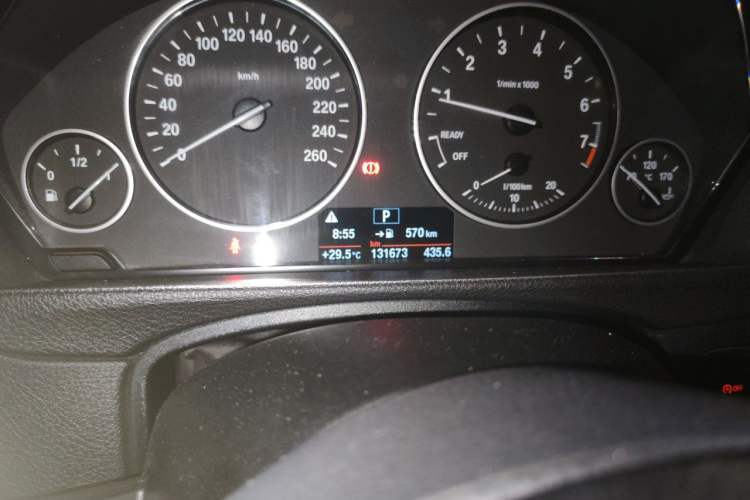 Used BMW 3 Series 2015 316Li Fashion Model Odometer Close Up