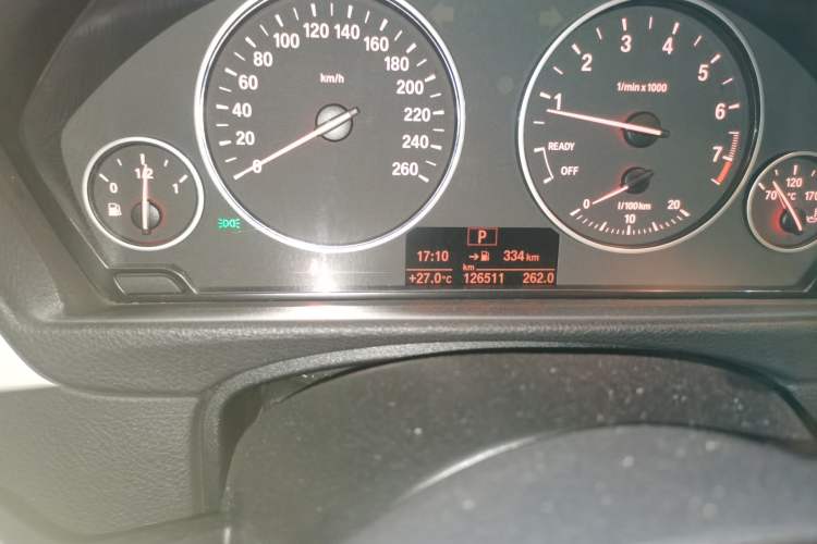 Used BMW 3 Series 2015 320i Luxury Line Stylish Edition Odometer Close Up