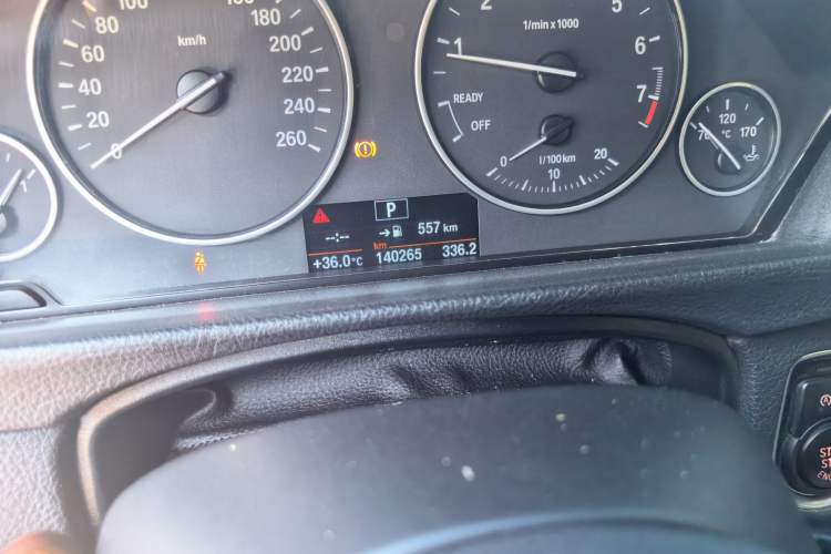 Used BMW 3 Series 2015 320Li Luxury Edition Fashion Model Odometer Close Up