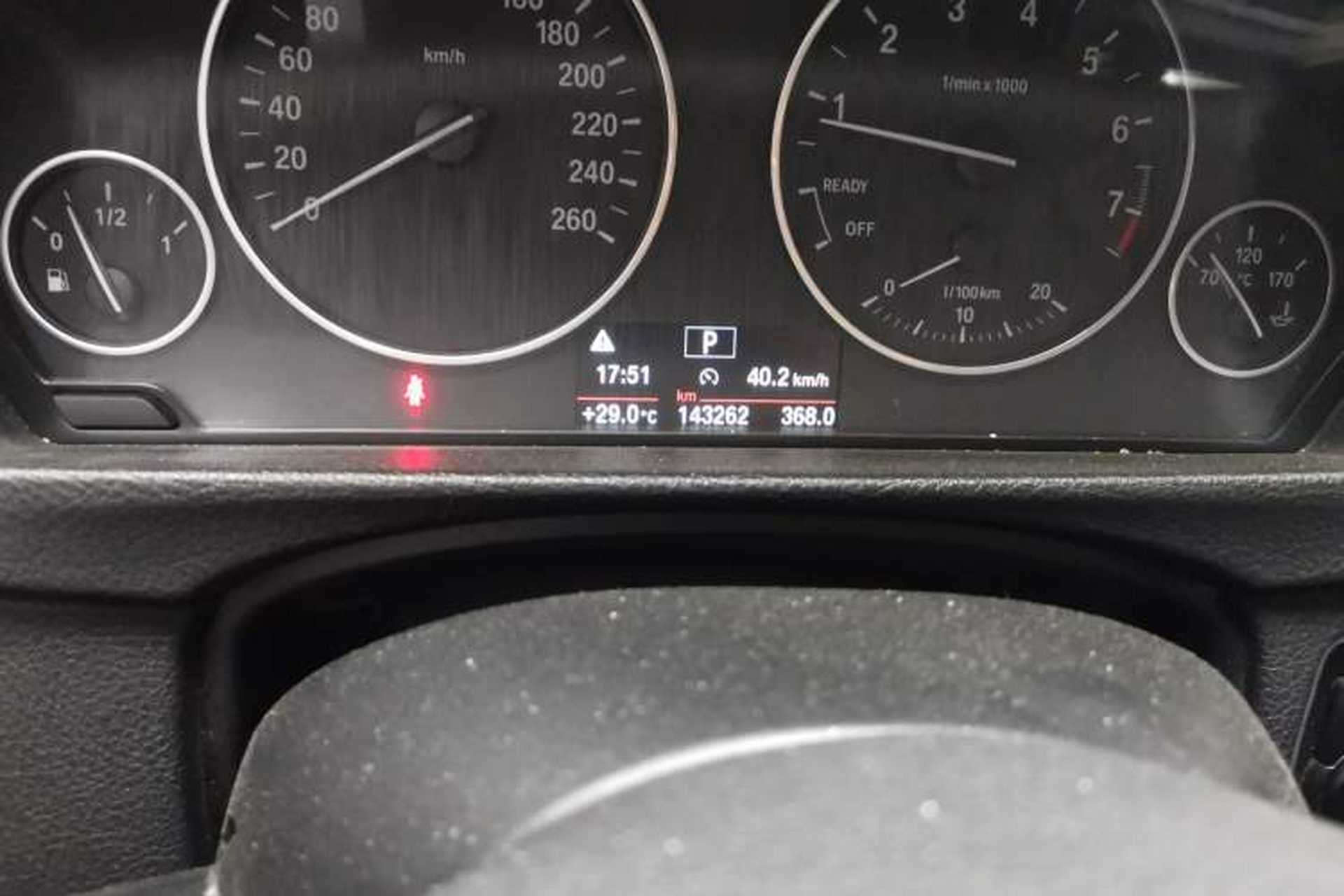 Used BMW 3 Series 2015 320Li Fashion Model Odometer Close Up