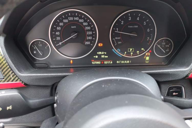 Used BMW 3 Series 2015 320i Luxury Line Stylish Edition Odometer Close Up