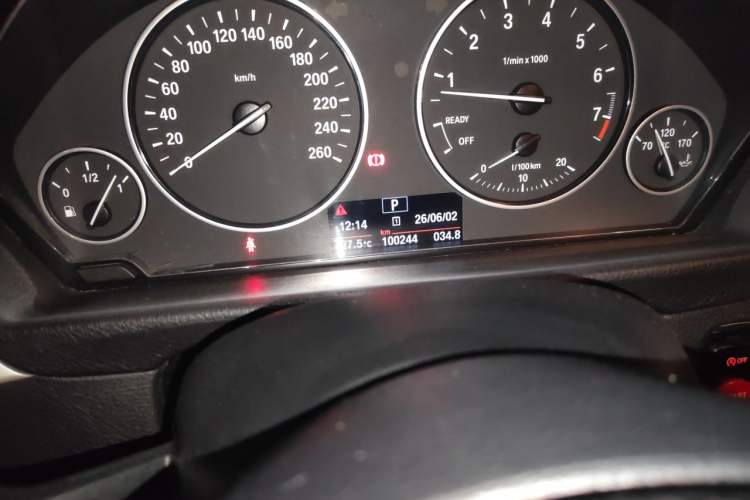 Used BMW 3 Series 2015 316i Active Edition Odometer Close Up