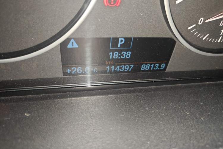 Used BMW 3 Series 2015 320Li Luxury Edition Fashion Model Odometer Close Up