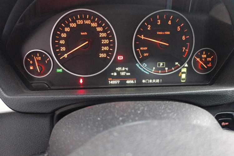 Used BMW 3 Series 2015 328Li Fashion Model Odometer Close Up