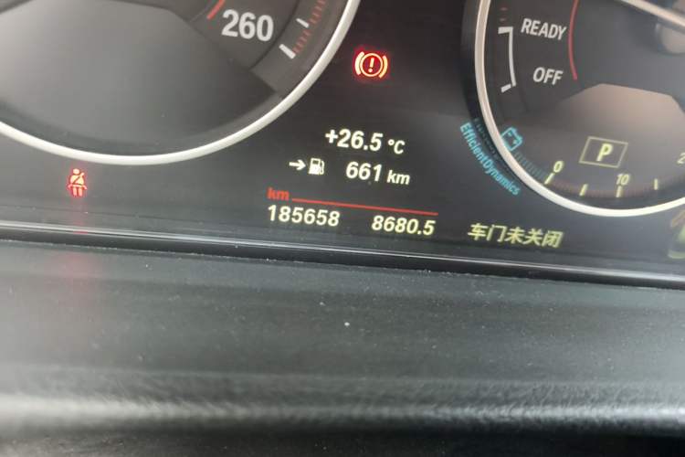 Used BMW 3 Series 2015 320i Sport Design Package Odometer Close Up