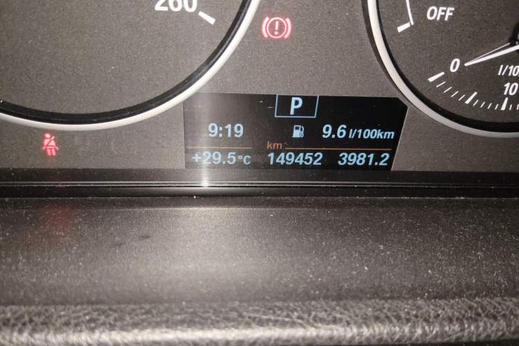 Used BMW 3 Series 2015 320Li Luxury Edition Fashion Model Odometer Close Up