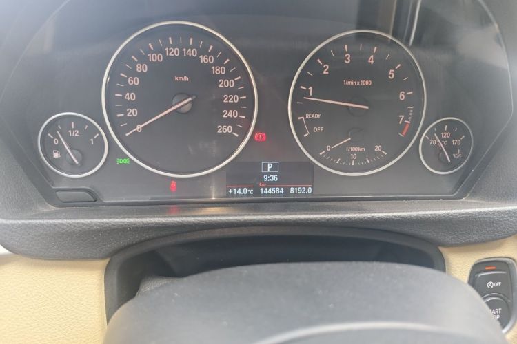 Used BMW 3 Series 2015 320Li Fashion Model Odometer Close Up