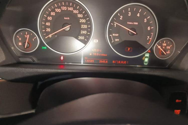 Used BMW 3 Series 2015 320Li Luxury Design Package Odometer Close Up
