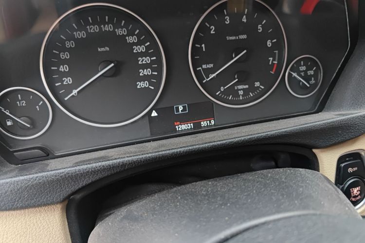 Used BMW 3 Series 2015 316Li Fashion Model Odometer Close Up