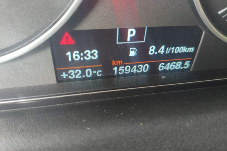 Used BMW 3 Series 2015 320Li Luxury Edition Fashion Model Odometer Close Up