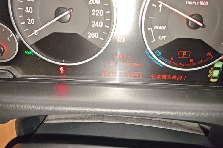 Used BMW 3 Series 2015 320Li Luxury Design Package Odometer Close Up