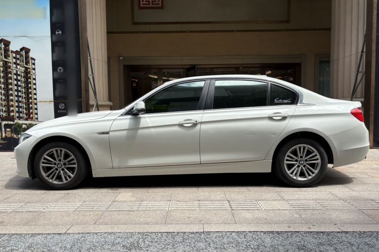 Used BMW 3 Series 2015 316Li Fashion Model Rear Left 45 Deg