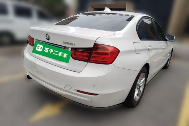Used BMW 3 Series 2015 320i Fashion Model Rear Right 45 Deg