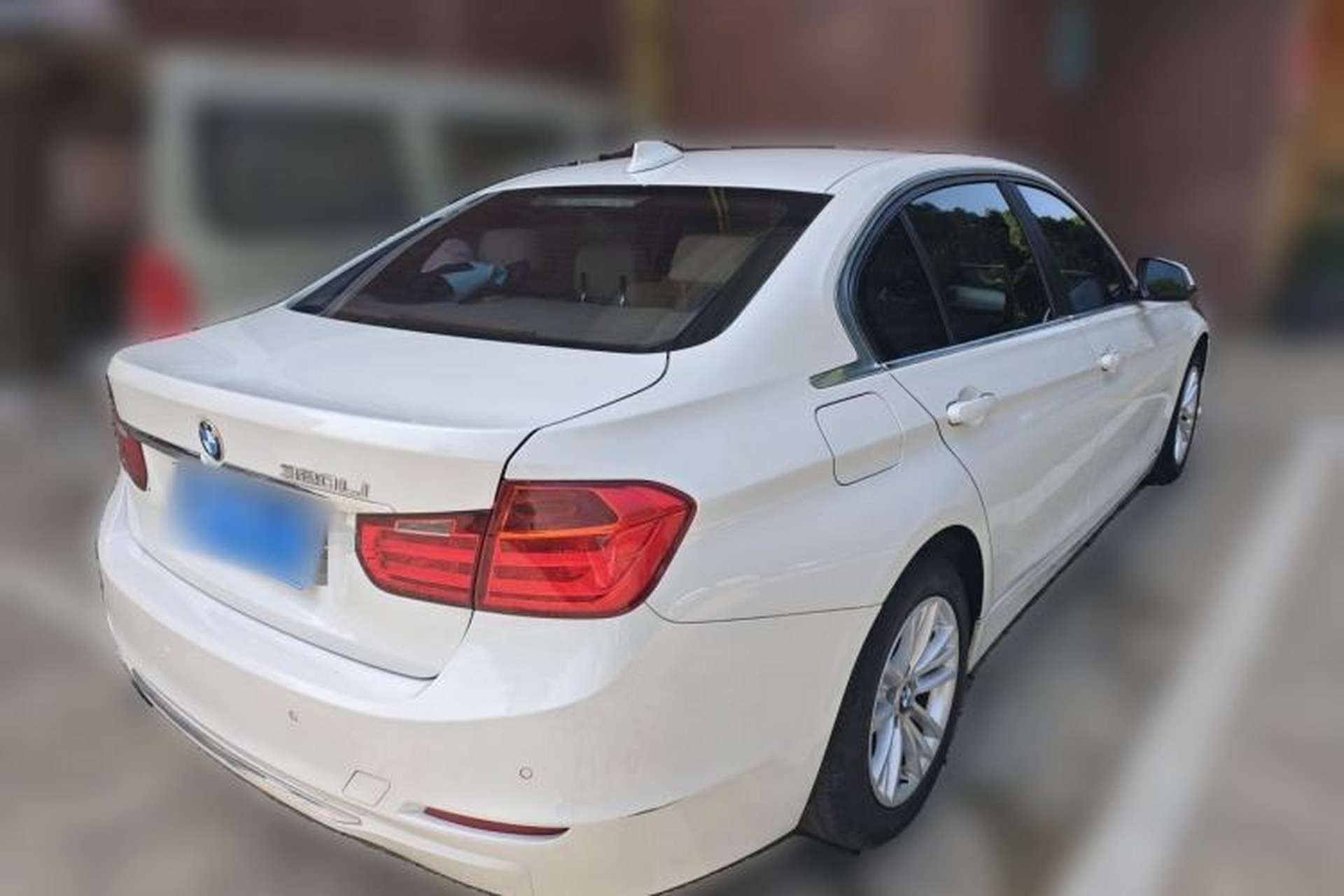 Used BMW 3 Series 2015 316Li Fashion Model Rear Right 45 Deg