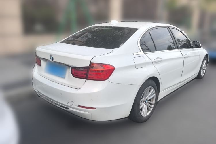 Used BMW 3 Series 2015 316Li Fashion Model Rear Right 45 Deg