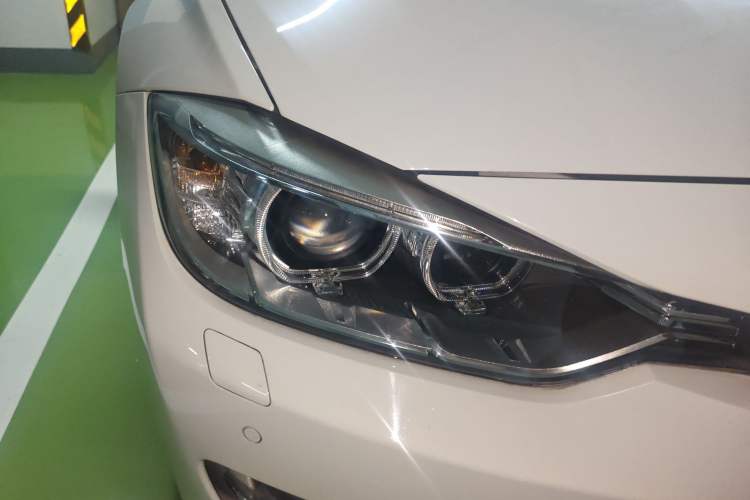Used BMW 3 Series 2015 320Li Fashion Model Right Front Headlight