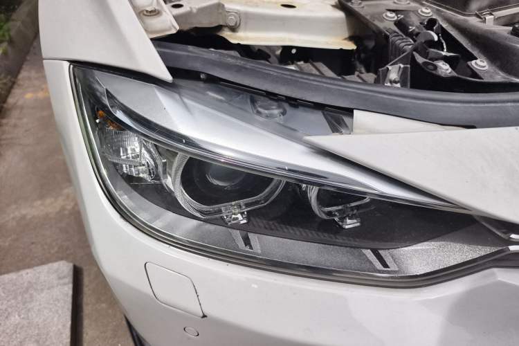 Used BMW 3 Series 2015 320i Luxury Line Stylish Edition Right Front Headlight