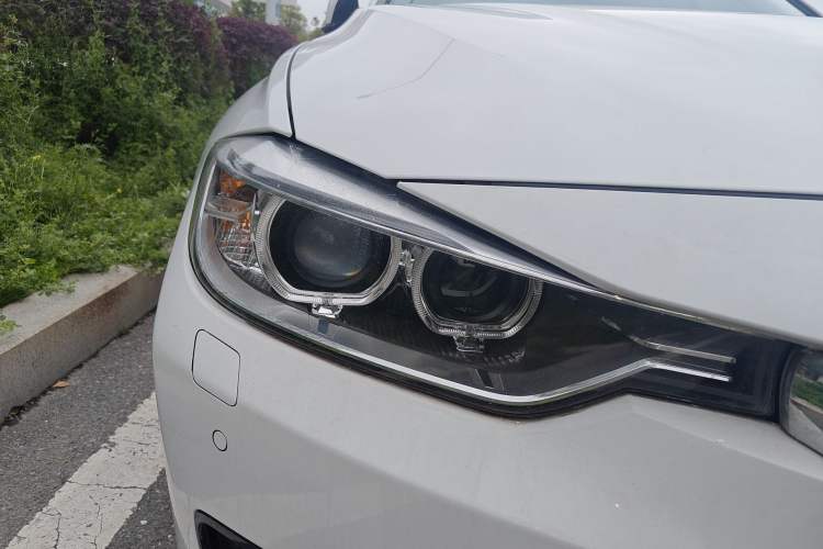 Used BMW 3 Series 2015 328i Sport Design Package Right Front Headlight